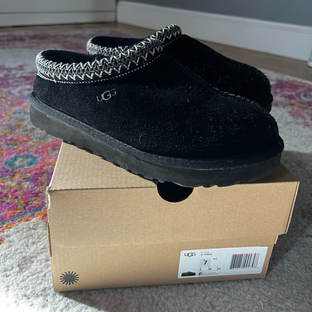 Women’s black Tasman UGG slipper